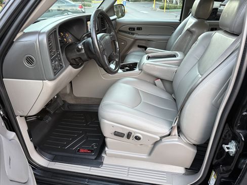 Used 2005 Chevrolet Avalanche LT w/ Preferred Equipment Group image 12