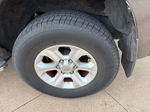 Used 2015 Toyota 4Runner SR5 image 9