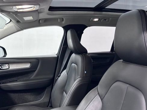 Certified 2025 Volvo XC40 B5 Plus AWD/4WD image 12