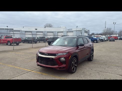 Certified 2022 Chevrolet TrailBlazer RS w/ Sun and Liftgate Package image 2