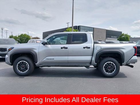 Used 2025 Toyota Tacoma TRD Off-Road AWD/4WD image 6