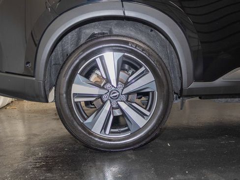 Used 2024 Nissan Rogue SL AWD/4WD image 6