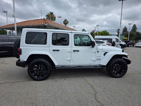 Used 2023 Jeep Wrangler Unlimited Sahara w/ Cold Weather Group AWD/4WD image 4