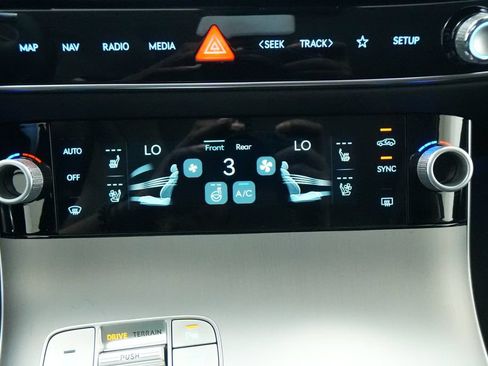 New 2026 Genesis GV70 2.5T Advanced w/ G1 Accessory Package AWD/4WD image 36