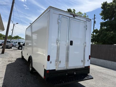 Used 2023 GMC Savana 3500 w/ Power Convenience Package RWD image 4