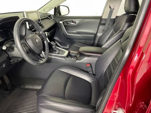 Used 2019 Toyota RAV4 Limited w/ Advanced Technology Package AWD/4WD image 2