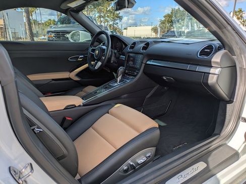 Used 2021 Porsche 718 Boxster image 15