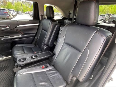 Used 2019 Toyota Highlander XLE AWD/4WD image 14