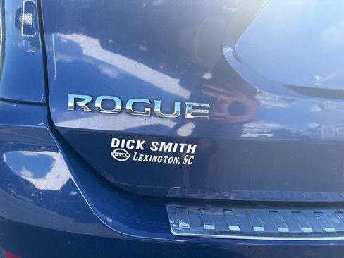 Used 2018 Nissan Rogue SV w/ Premium Package FWD image 5