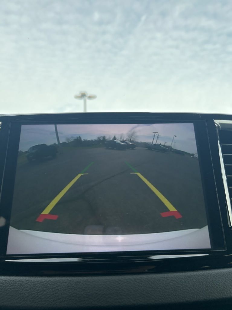 Used 2023 Chrysler Pacifica Touring-L FWD image 40