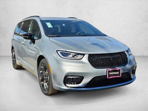 New 2026 Chrysler Pacifica Select w/ S Appearance Package FWD image 7
