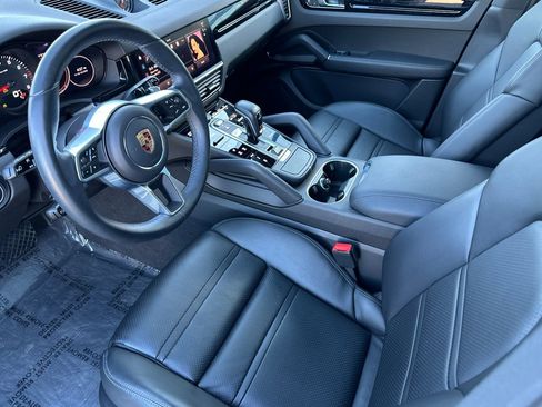 Used 2023 Porsche Cayenne Platinum Edition image 10