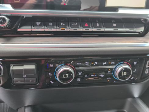 New 2025 GMC Sierra 2500 SLT w/ SLT Convenience Package image 27