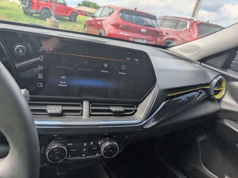 Used 2025 Chevrolet Trax ACTIV w/ Driver Confidence Package FWD image 19