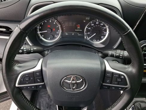 Used 2023 Toyota Highlander XSE image 25
