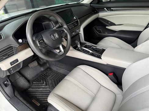 Used 2018 Honda Accord EX image 16