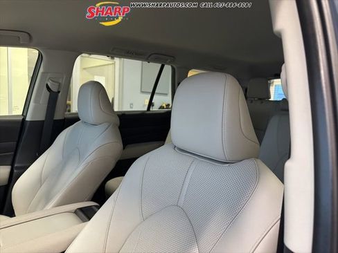 Used 2024 Toyota Grand Highlander Limited image 12