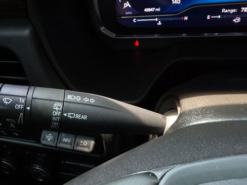 Used 2024 Chevrolet Tahoe High Country AWD/4WD image 22