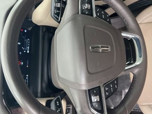 Certified 2023 Lincoln Nautilus Reserve image 20