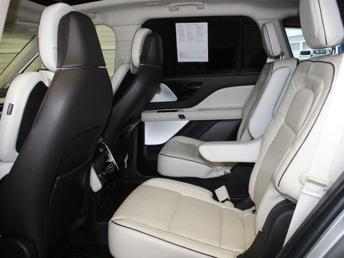 Used 2022 Lincoln Aviator Black Label w/ Dynamic Handling Package AWD/4WD image 19
