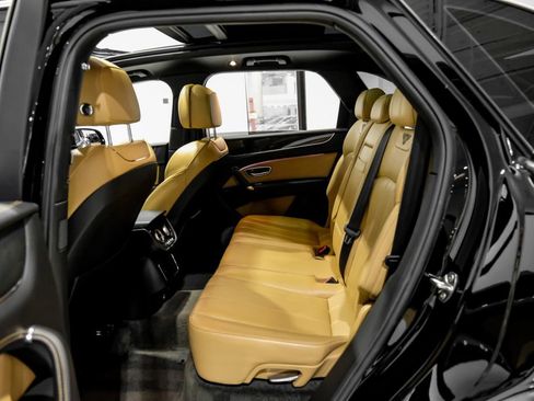 Used 2019 Bentley Bentayga AWD/4WD image 34