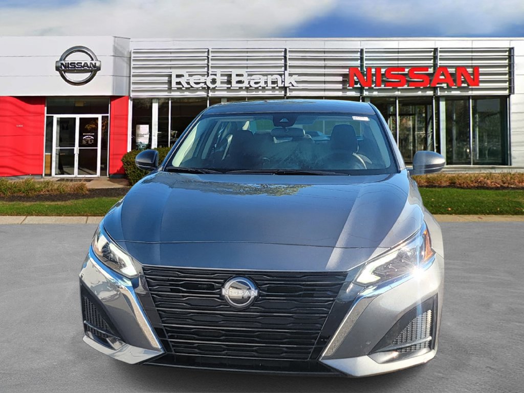 Used 2025 Nissan Altima 2.5 SV FWD image 2