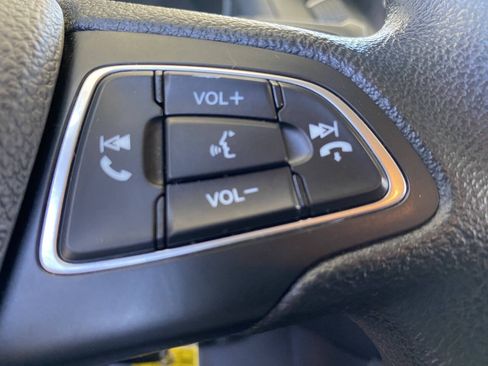 Used 2018 Ford Focus SE w/ SE Appearance Package FWD image 15