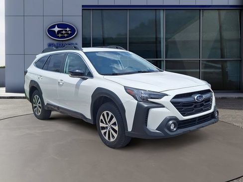 Certified 2025 Subaru Outback Premium w/ Popular Package #1 AWD/4WD image 4