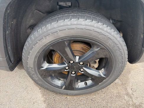 Used 2021 Jeep Grand Cherokee L Laredo image 12