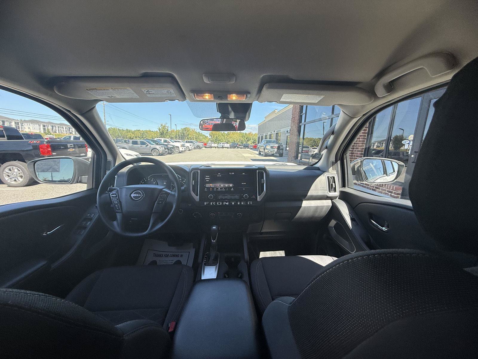 Used 2025 Nissan Frontier SV AWD/4WD image 4