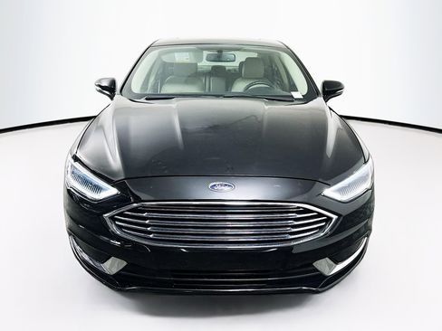 Used 2018 Ford Fusion SE w/ Fusion SE Technology Package FWD image 2