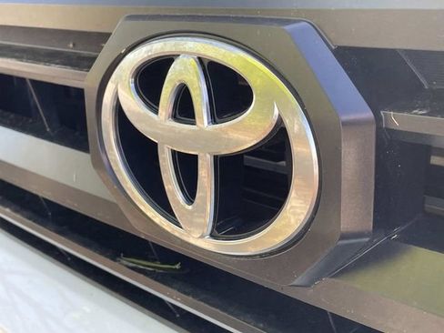 Used 2025 Toyota Tacoma SR AWD/4WD image 11