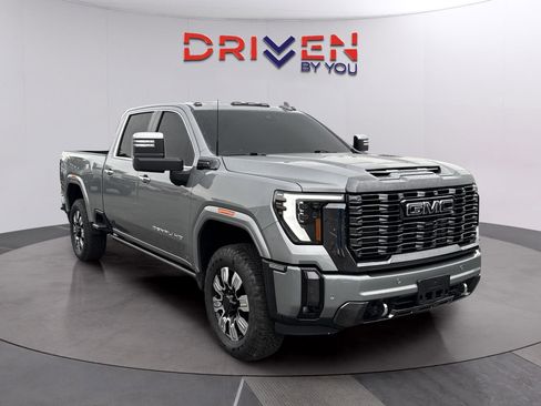 Used 2024 GMC Sierra 3500 Denali Ultimate AWD/4WD image 8