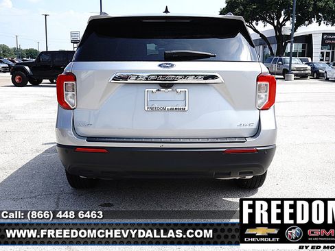 Used 2023 Ford Explorer XLT AWD/4WD image 37