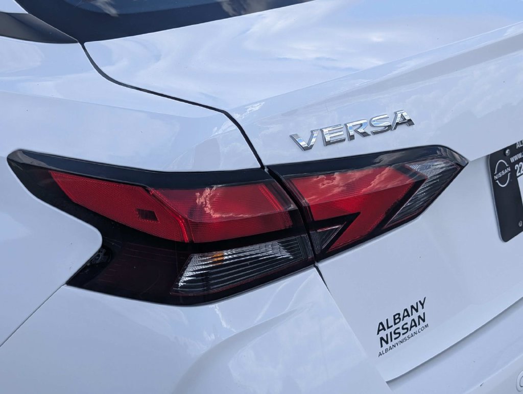Used 2025 Nissan Versa S FWD image 11