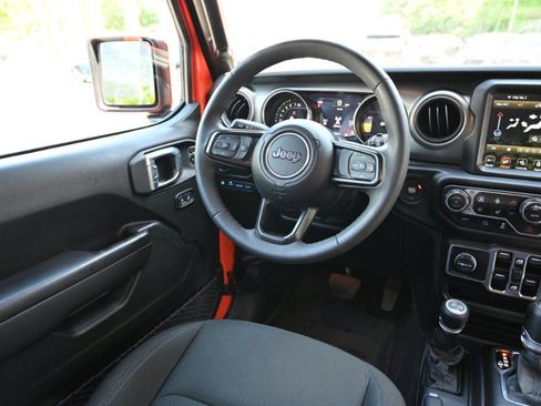Used 2023 Jeep Wrangler Unlimited w/ Sun & Screen Package AWD/4WD image 18