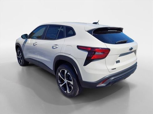 New 2026 Chevrolet Trax RS w/ Driver Confidence Package FWD image 3