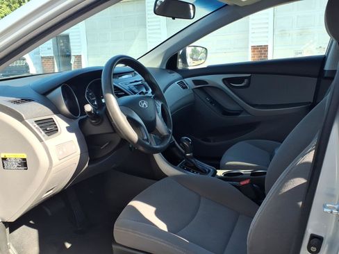 Used 2014 Hyundai Elantra SE FWD image 8
