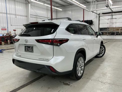 Used 2024 Toyota Highlander Limited image 4