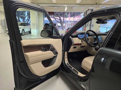 Used 2023 Land Rover Range Rover SE image 21