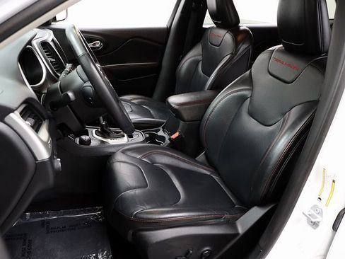 Used 2016 Jeep Cherokee Trailhawk w/ Leather Interior Group image 9