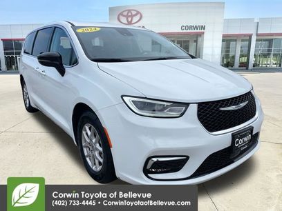 Used 2024 Chrysler Pacifica Touring-L
