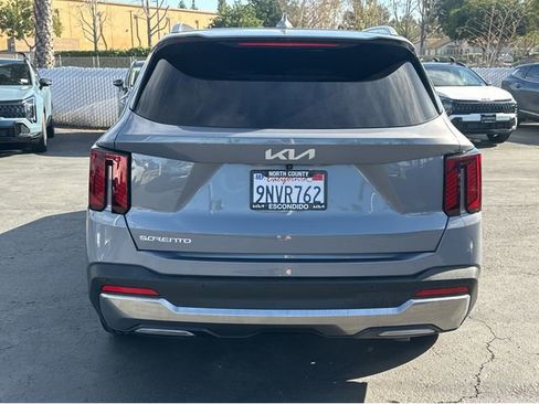 Certified 2024 Kia Sorento SX image 5