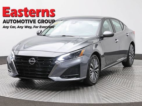 Used 2023 Nissan Altima 2.5 SV w/ SV Premium Package AWD/4WD image 1