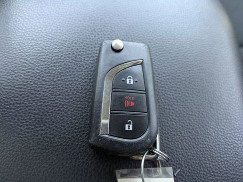 Used 2021 Toyota RAV4 LE image 29