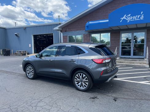 Used 2022 Ford Escape Titanium w/ Class II Trailer Tow Package AWD/4WD image 4