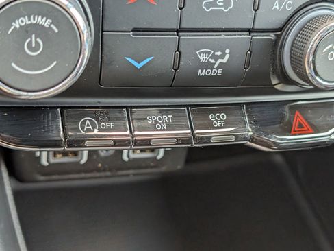 Used 2023 Dodge Durango SXT AWD/4WD image 23