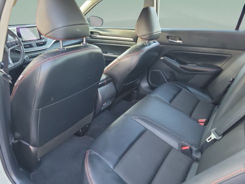 Used 2024 Nissan Altima 2.5 SR FWD image 6