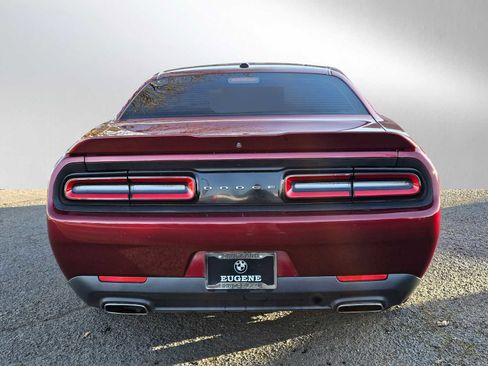 Used 2019 Dodge Challenger SXT image 4