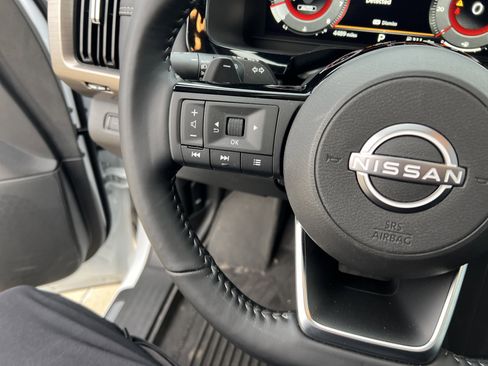 Used 2025 Nissan Pathfinder Platinum image 18